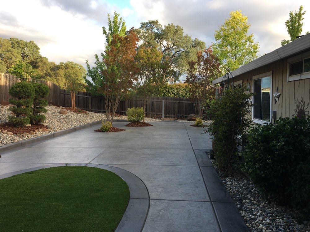 Newer home backyard Sacramento turf concrete