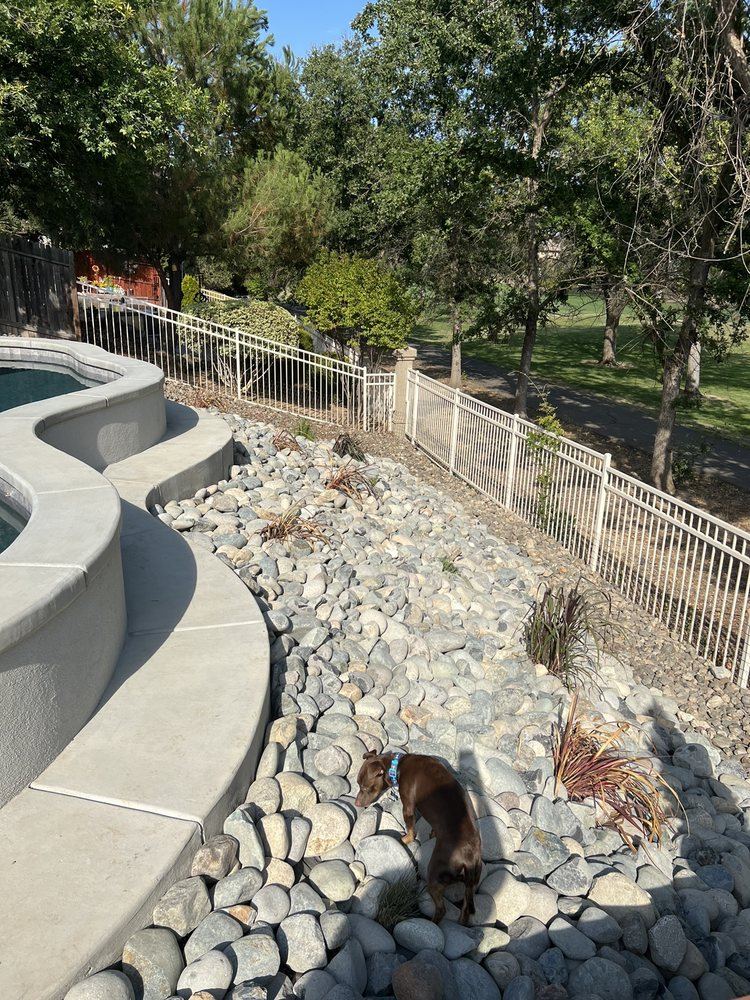 Pool surround river rock Sacramento